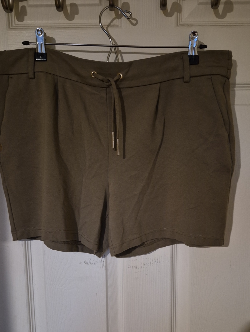 ONLY ONLPOPTRASH Life Easy Shorts in Smokey Olive/Khaki Size Xlg
